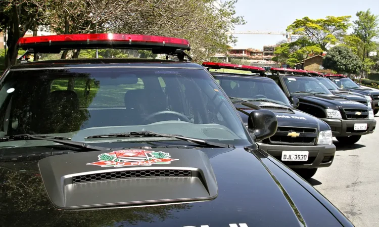 bebidas adulteradas, operação policial, metanol, intoxicação, Niterói, Rio de Janeiro, DRCPIM, saúde pública, fiscalização, Procon