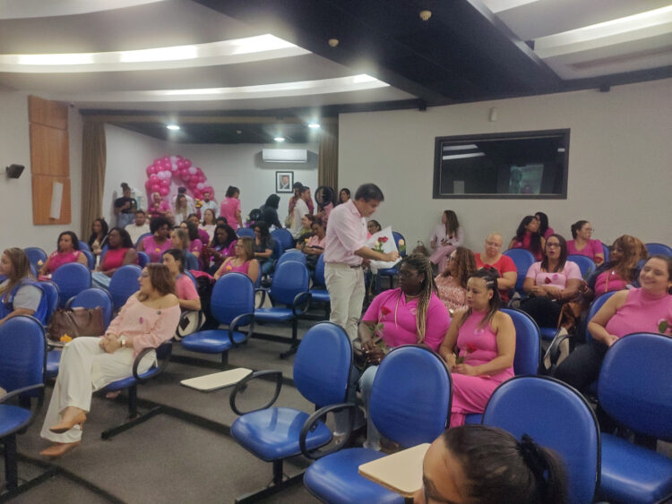 Macaé promove evento do Outubro Rosa com palestras e atividades de saúde para servidoras da Vigilância Ambiental.
