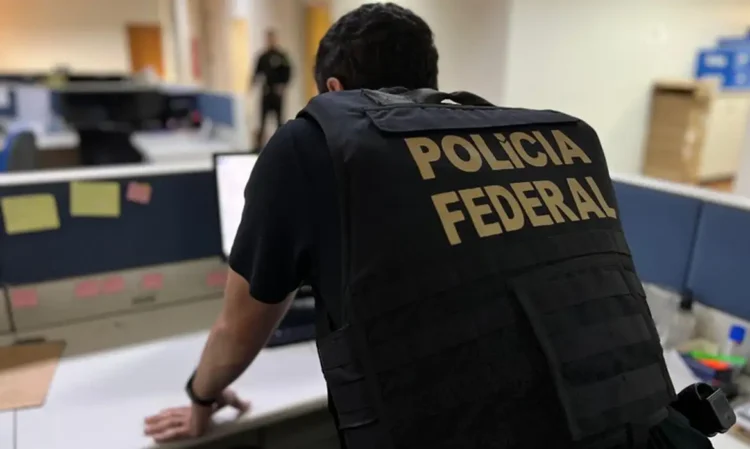 Operação Última Fase investiga fraude no Concurso Público Nacional Unificado 2024. PF cumpre mandados na Paraíba, Pernambuco e Alagoas; suspeitos afastados de cargos e excluídos de seleções.