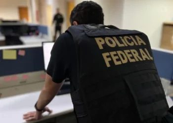 Operação Última Fase investiga fraude no Concurso Público Nacional Unificado 2024. PF cumpre mandados na Paraíba, Pernambuco e Alagoas; suspeitos afastados de cargos e excluídos de seleções.
