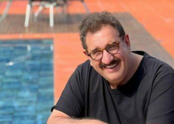 Ratinho anuncia residência permanente no Paraguai e celebra conquista em vídeo nas redes sociais.