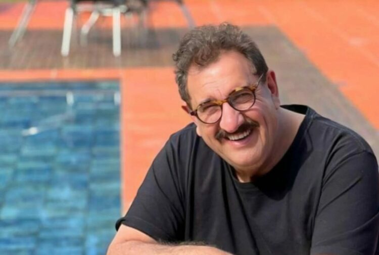 Ratinho anuncia residência permanente no Paraguai e celebra conquista em vídeo nas redes sociais.