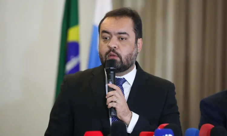 Governador do Rio cobra união e endurece discurso contra o “Estado paralelo” após operação nas comunidades da Penha e do Alemão.