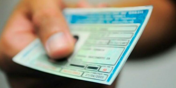 Ministério dos Transportes quer simplificar a habilitação e ampliar acesso a cursos gratuitos.