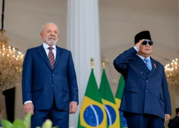 Indonésia vai ensinar português nas escolas após visita de Lula, reforçando parceria diplomática e cultural com o Brasil.