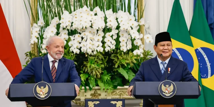 Lula anuncia que disputará as eleições de 2026 e buscará quarto mandato, destacando sua energia aos 80 anos.