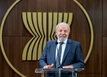 Após polêmica fala na Indonésia, Lula se retrata nas redes sociais, diz ter feito uma “frase mal colocada” e reafirma medidas contra o tráfico e o crime organizado.
