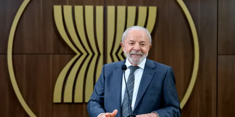 Após polêmica fala na Indonésia, Lula se retrata nas redes sociais, diz ter feito uma “frase mal colocada” e reafirma medidas contra o tráfico e o crime organizado.