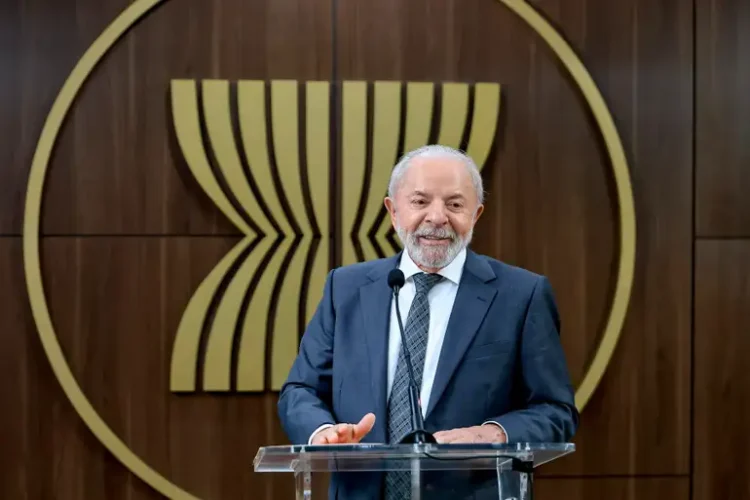Após polêmica fala na Indonésia, Lula se retrata nas redes sociais, diz ter feito uma “frase mal colocada” e reafirma medidas contra o tráfico e o crime organizado.