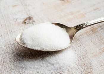 Estudo indica que o adoçante eritritol pode danificar a barreira de proteção do cérebro e elevar risco de AVC.