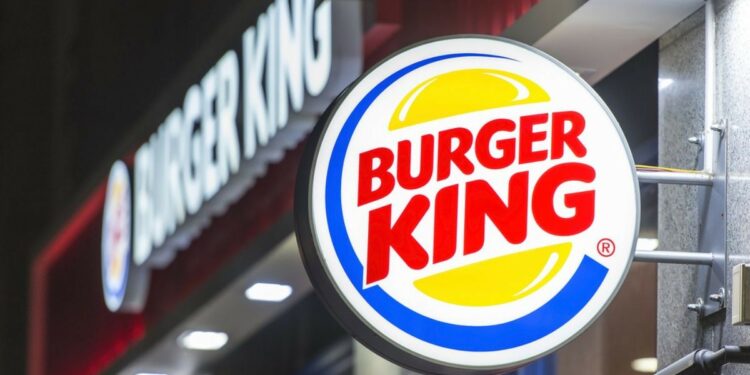 Prejuízos da Consolidated Burger Holdings refletem mudanças no consumo e ampliam as turbulências no império do ex-homem mais rico do Brasil.