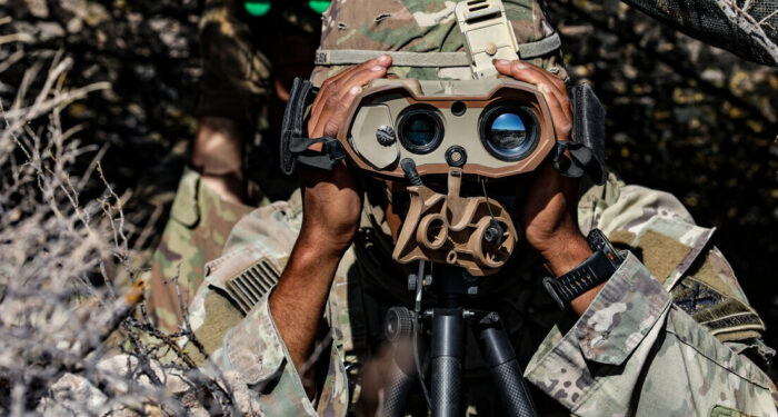 EUA fornecem inteligência à Ucrânia para ataques estratégicos de longo alcance contra a Rússia. Porta-voz russo confirma fornecimento contínuo de dados, aumentando tensão internacional.