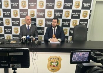 A Polícia Civil de Santa Catarina indiciou Andreia Carvalho Aita por homicídio doloso após matar o fisiculturista Valter Aita em Chapecó. Crime foi motivado por ciúmes e ocorreu com múltiplos golpes de faca.