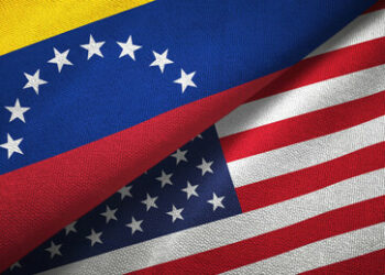 A Venezuela acusou os EUA de violarem seu espaço aéreo com aviões de combate perto da costa. O governo considera a ação uma ameaça à soberania e vai denunciar o caso à ONU, OACI e CELAC.