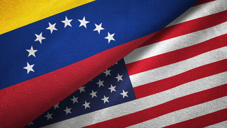 A Venezuela acusou os EUA de violarem seu espaço aéreo com aviões de combate perto da costa. O governo considera a ação uma ameaça à soberania e vai denunciar o caso à ONU, OACI e CELAC.