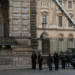 Roubo no Louvre: coroa da Imperatriz Eugénie é recuperada após assalto relâmpago de sete minutos em Paris.