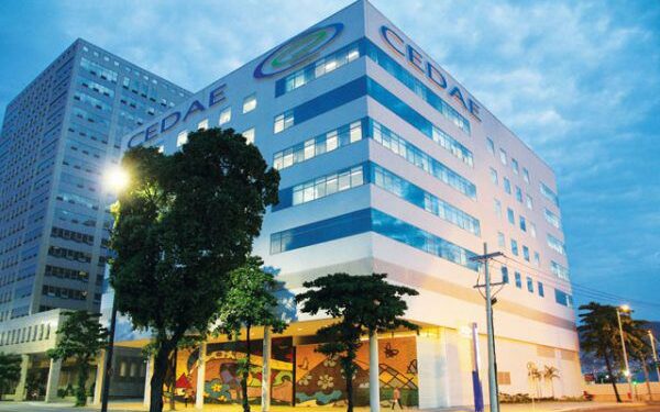 Em reunião extraordinária, Cedae discutirá acordo de R$ 900 milhões com a Águas do Rio. Erro em edital e decisão monocrática da Agenersa aumentam riscos para contas públicas fluminenses.