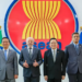 Durante visita à Indonésia, Lula anunciou que o Brasil pretende se tornar membro pleno da Asean e reforçou o compromisso com o multilateralismo. O presidente defendeu mais cooperação em comércio, bioenergia, educação e saúde e convidou o bloco asiático para a COP30, em Belém.