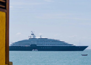 Búzios abre a temporada de cruzeiros 2025/2026 com a chegada do luxuoso Scenic Eclipse. Navio marca início das escalas que devem movimentar o turismo e a economia do balneário.