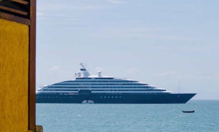 Búzios abre a temporada de cruzeiros 2025/2026 com a chegada do luxuoso Scenic Eclipse. Navio marca início das escalas que devem movimentar o turismo e a economia do balneário.