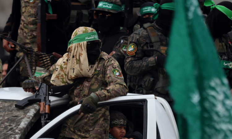 Donald Trump afirma que a maioria do Hamas está cercada, pede evacuação de civis em Gaza e impõe prazo para libertação de reféns; alerta para possível ação militar.