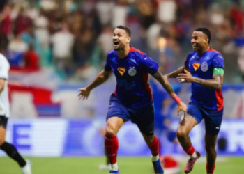 Bahia dá show na Fonte Nova e goleia o Grêmio por 4 a 0 no Brasileirão