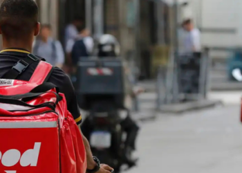 Pesquisa do IBGE mostra que os trabalhadores por aplicativo aumentaram 25% em dois anos, mas continuam sem proteção social e com rendimentos menores.