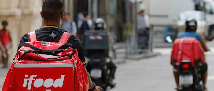 Pesquisa do IBGE mostra que os trabalhadores por aplicativo aumentaram 25% em dois anos, mas continuam sem proteção social e com rendimentos menores.