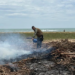 Guarda Marítima age rápido e evita novo incêndio em área de restinga em Tamoios