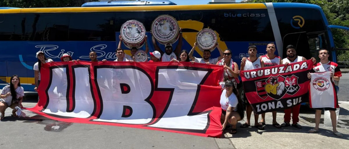 Ônibus com torcedores do Flamengo tomba na Dutra e deixa 16 feridos em Barra Mansa