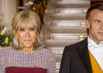 Dez pessoas serão julgadas em Paris por assédio cibernético contra Brigitte Macron, incluindo propagação de boatos sobre sua identidade de gênero e críticas à diferença de idade com o presidente francês.