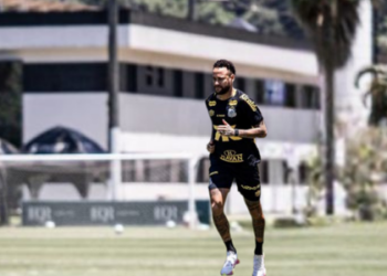 Neymar avança na recuperação e volta a correr no CT do Santos