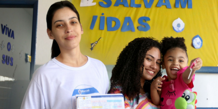 A Prefeitura de Macaé promove neste sábado (18) o Dia D de Multivacinação para crianças e adolescentes menores de 15 anos, com vacinação em 43 locais do município. A campanha vai até 31 de outubro e oferece diversas vacinas essenciais para a saúde dos jovens.
