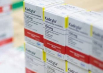 O Governo Federal incorpora ao SUS o Trastuzumabe Entansina, medicamento de última geração para mulheres com câncer de mama HER2-positivo, beneficiando mais de mil pacientes ainda em 2025.