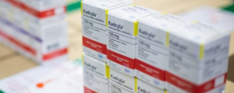 O Governo Federal incorpora ao SUS o Trastuzumabe Entansina, medicamento de última geração para mulheres com câncer de mama HER2-positivo, beneficiando mais de mil pacientes ainda em 2025.
