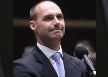 A Procuradoria-Geral da República informou ao STF que deputados não podem requerer prisão de investigados. O parecer foi enviado por Paulo Gonet no processo que envolve Eduardo Bolsonaro e o blogueiro Paulo Figueiredo.