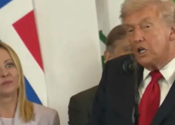 Durante encontro de líderes no Egito, Trump chamou Giorgia Meloni de “linda” e afirmou que elogios assim podem acabar com carreiras políticas nos EUA.