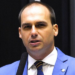 O PL aposta em interpretação legal que excluiria faltas do deputado Eduardo Bolsonaro ocorridas em sessões extraordinárias para evitar cassação do mandato.