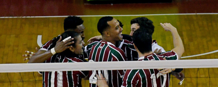 O Fluminense venceu o Flamengo por 3 sets a 0, manteve a invencibilidade e vai disputar a final do Estadual de Vôlei Masculino contra o Grajaú Country Club.