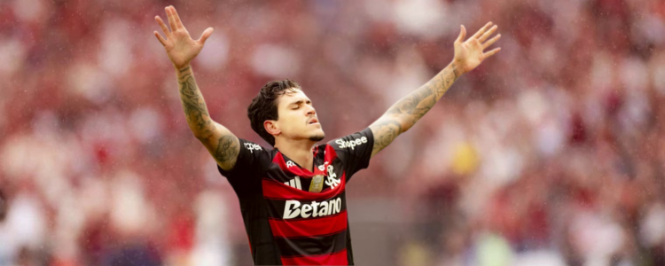 Flamengo vence Palmeiras por 3 a 2 e mantém disputa acirrada pelo título do Brasileirão
