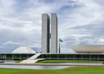 Comissão do Senado aprofunda investigações sobre crime organizado e mercado financeiro.
