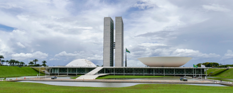 Comissão do Senado aprofunda investigações sobre crime organizado e mercado financeiro.