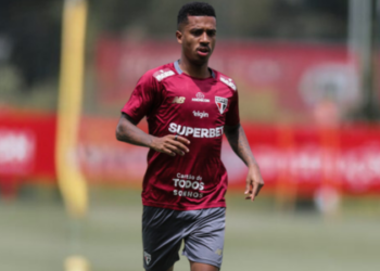 O São Paulo treinou nesta sexta-feira visando o Choque-Rei contra o Palmeiras, com exercícios regenerativos e técnicos para recuperação e preparação física do elenco.