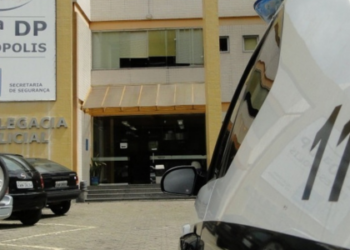 Polícia Civil prende suspeito de homicídio e localiza corpo enterrado em Teresópolis. Investigação segue pela 110ª DP para esclarecer detalhes do crime.