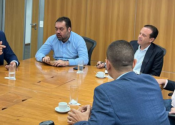 Rio das Ostras ganha base do Segurança Presente e reforço no policiamento. Governador Cláudio Castro anuncia reposição de efetivo e novas ações de segurança