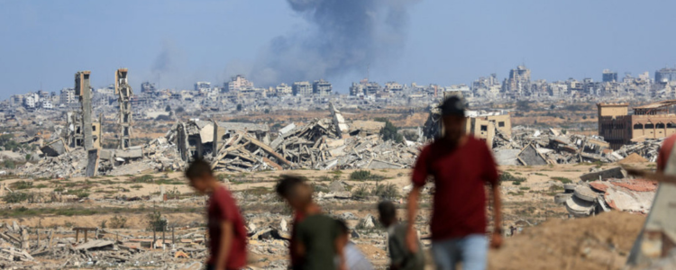 Hamas exige garantias de fim da guerra e retirada israelense antes de libertar reféns. Negociações mediadas por Egito e Catar registram avanços limitados.