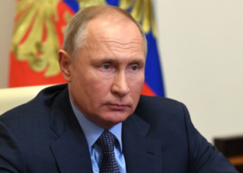 Putin admite que mísseis russos derrubaram avião da Embraer no Azerbaijão