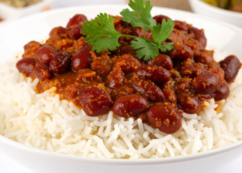 Dados da Embrapa e Conab mostram queda contínua no consumo de arroz e feijão, enquanto nutricionistas alertam para o impacto na saúde e na tradição alimentar brasileira.