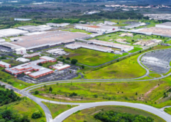 A megafábrica da BYD em Camaçari (BA) representa um marco na indústria automotiva nacional. Com investimento de R$ 5,5 bilhões, o projeto une inovação, sustentabilidade e foco em exportações.