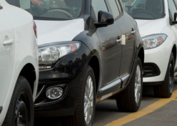 Segundo o IBGE, o carro é o meio de transporte mais utilizado no deslocamento para o trabalho no Brasil. A pesquisa do Censo 2022 mostra que a mobilidade ainda é marcada por desigualdades regionais e raciais.